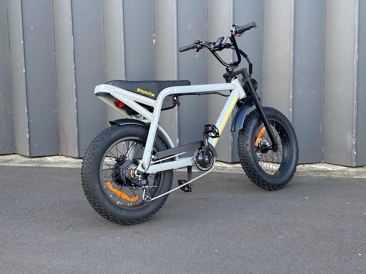 APACHE E-Bike. 20 x 4. Orange or Grey